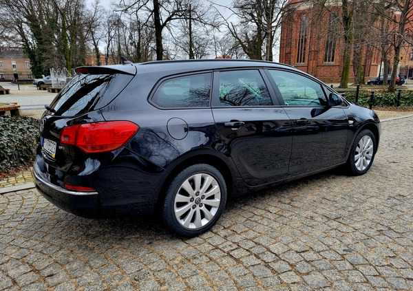 Opel Astra cena 24500 przebieg: 272000, rok produkcji 2013 z Poznań małe 326